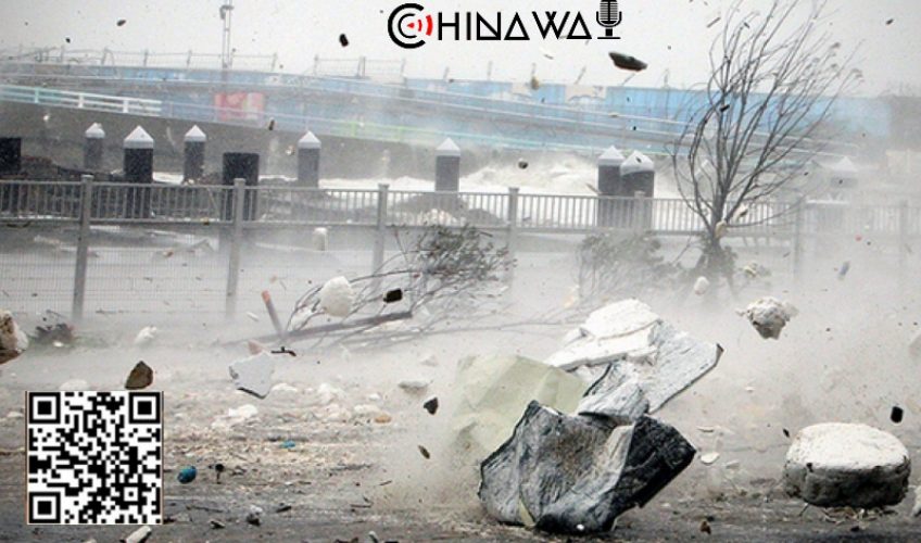 На китайский город Ухань обрушился ураганный ветер