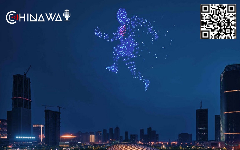 Гигантский человек в небе: опубликовано видео светового шоу из дронов