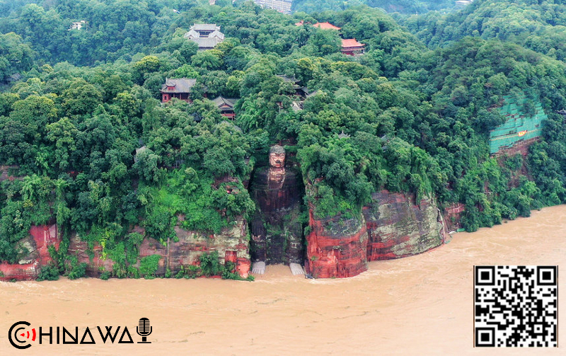 Статую Большого Будды в Китае частично затопило из-за паводка