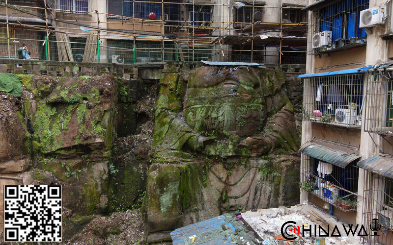 В Китае случайно построили многоэтажку над древней статуей Будды